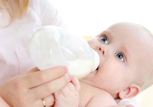 奶水不够宝宝又不喝奶粉怎么办（奶水不够,宝宝又不喝奶粉怎么办）