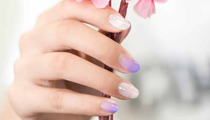 美甲怎样做渐变没刷痕 渐变美甲怎么做才没刷痕