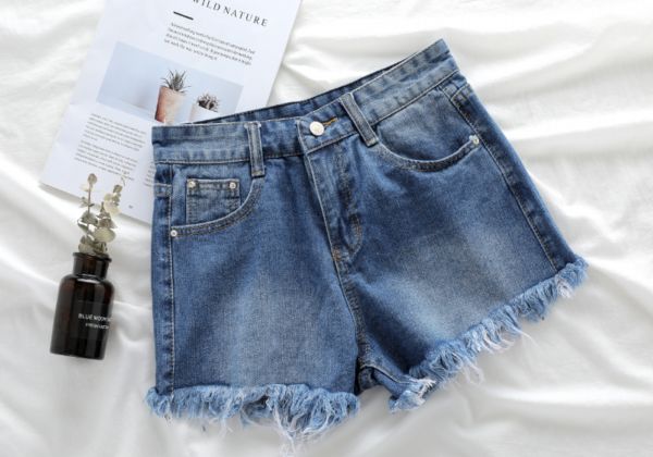 白色T恤怎么搭配短裤 白色T恤搭配哪些短裤好看