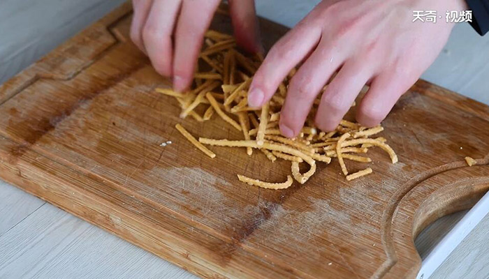 生菜拌馓子的做法 生菜拌馓子怎么做