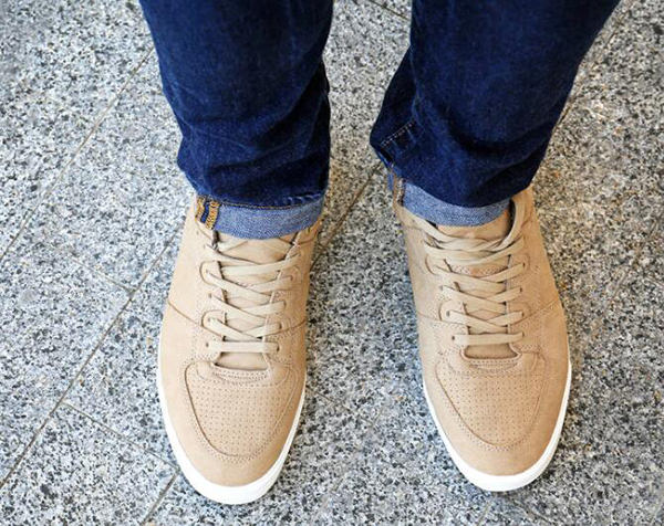 深色牛仔裤配什么颜色鞋子 适合深色牛仔裤的鞋子有哪些