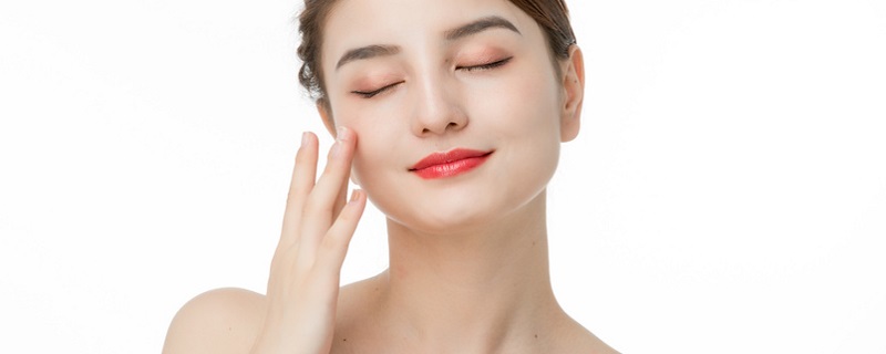 定妆喷雾和散粉的区别有哪些 定妆喷雾与散粉的区别