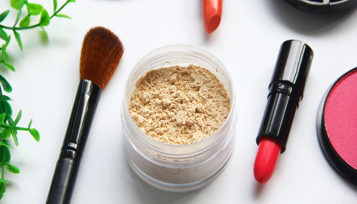 定妆喷雾和散粉的区别有哪些 定妆喷雾与散粉的区别