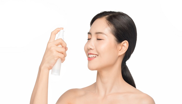 定妆喷雾和散粉的区别有哪些 定妆喷雾与散粉的区别