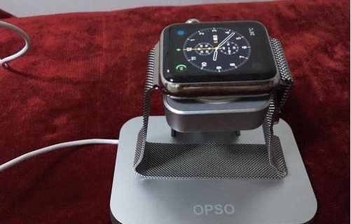Apple Watch Series 4蜂窝网络款怎么充电