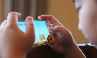 小孩在手机上玩游戏怎么查到 怎样查看孩子是否玩手机游戏