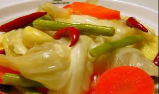 腌菜太咸补救为什么用盐水泡（盐水泡咸菜为什么咸菜它不会变咸）