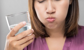 漱口水的正确使用方法 复方氯己定漱口水的正确使用方法