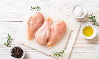 鸡胸肉怎么做口感嫩滑不易老4大技巧（鸡胸肉怎么做吃起来滑嫩）