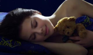 晚上吃什么对睡眠好（晚上吃什么对睡眠好处啊）