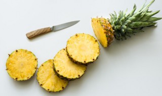 吃完菠萝不能吃什么（吃完菠萝不能吃什么不然会中毒）