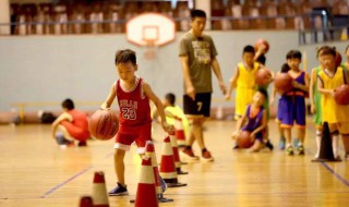 想打好篮球怎样练身体的柔韧性 打篮球时如何练好