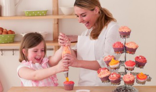 烤箱做蛋糕的做法 烤箱做蛋糕的做法和配方