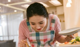 鱼头泡饼怎么做好吃 鱼头泡饼怎么做好吃视频