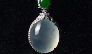 戴翡翠吊坠的好处 戴翡翠吊坠的好处的说说