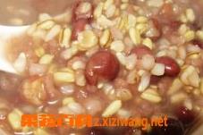 红豆薏米燕麦粥的功效和作用 红豆薏米燕麦米的功效