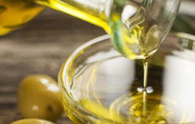 橄榄油的美容方法（橄榄油的美容方法,橄榄油这样护肤你知道吗?）