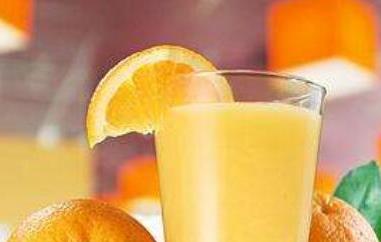 鲜榨橙汁的功效与作用 鲜榨橙汁的功效与作用及禁忌