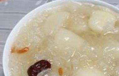 雪梨银耳汤的功效与作用 冰糖雪梨银耳汤的功效与作用