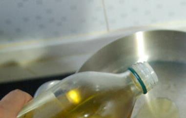 炒菜时橄榄油怎么使用 炒菜时橄榄油怎么使用最好