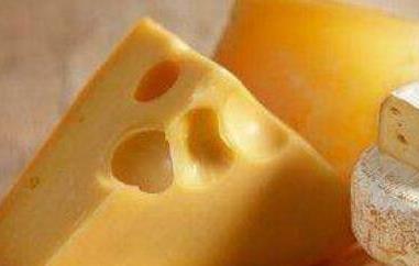 用纯牛奶如何自制奶酪 用纯牛奶如何自制奶酪 剩下的蛋清水