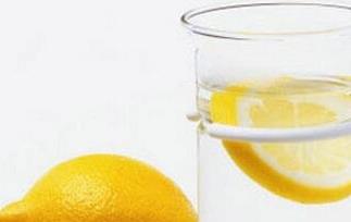 柠檬水的功效与作用 柠檬水的功效与作用和副作用
