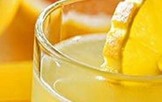 长期喝柠檬汁的功效 长期喝柠檬汁的功效与禁忌