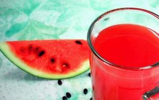 西瓜汁的做法和喝西瓜汁注意事项（用西瓜做西瓜汁）