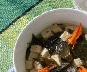 海带骨头豆腐汤的功效与作用 海带鱼骨豆腐汤的功效
