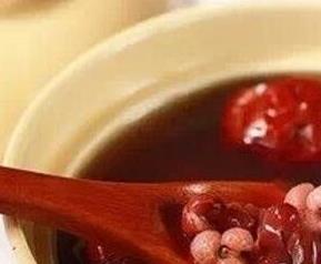 红豆汤的功效与作用（薏仁红豆汤的功效与作用）