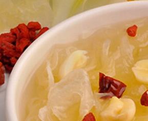 冰糖银耳汤的功效 冰糖银耳汤的功效与作用