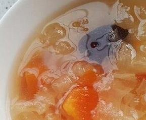 冰糖银耳莲子汤的功效和作用 冰糖银耳莲子汤的功效与作用