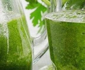 芹菜汁的功效作用 芹菜汁的功效与作用 做法 功效和作用