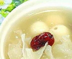 银耳汤怎么做最好吃（银耳汤怎么做最好吃视频）