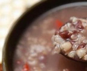 吃薏仁米红豆汤的功效和作用 吃薏仁米红豆汤的功效和作用禁忌