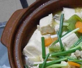 海蛎子炖豆腐的材料和做法步骤教程 海蛎炖豆腐家常做法窍门