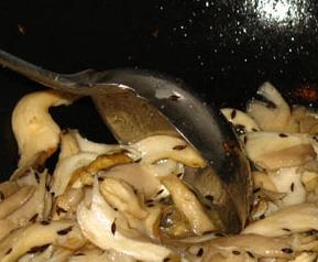怎么做孜然蘑菇 怎么做孜然蘑菇窍门