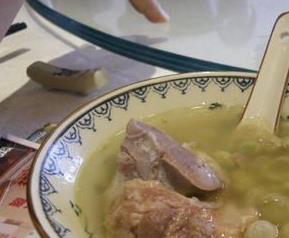 豌豆排骨汤制作步骤（豌豆排骨汤的做法）
