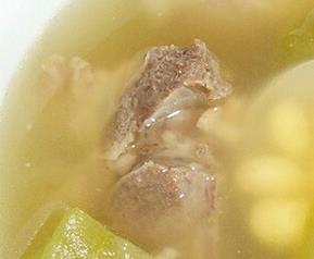 冬瓜黄豆排骨汤的功效和作用（排骨冬瓜黄豆汤的功效窍门）