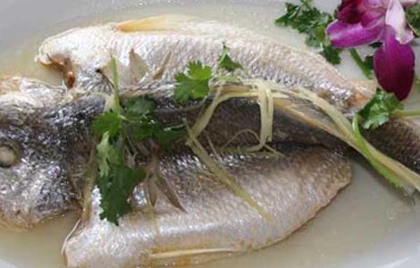 清蒸黄花鱼的做法 清蒸黄花鱼的做法 最正宗的做法
