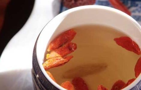 红枣枸杞玫瑰花茶的做法（玫瑰花红枣枸杞茶怎么煮）