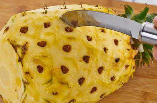 菠萝怎么削皮，怎么快捷的削菠萝皮 菠萝怎么削皮,怎么快捷的削菠萝皮呢