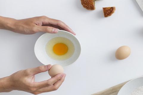 白醋泡鸡蛋的功效与作用 白醋泡鸡蛋的功效与作用及食用方法