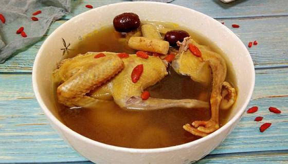 产妇吃鸽子汤的功效与作用（产后喝鸽子汤的作用与功效）