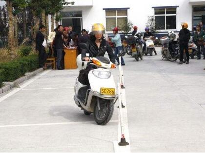 上海考摩托车驾照要多少钱?