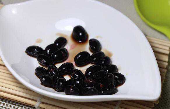 醋泡黑豆怎么吃，醋泡黑豆的做法 醋泡黑豆的正确做法
