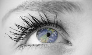 揉压眼睛时会出现光斑是因为什么（揉压眼睛时会出现光斑是什么现象）