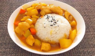 咖喱鸡椰汁焗饭的做法 咖喱鸡肉焗饭的做法