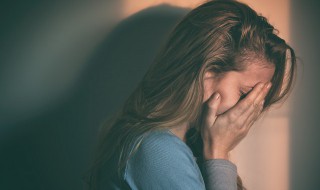 2022伤感说说心情短语想哭的（女生伤感到哭说说2021）
