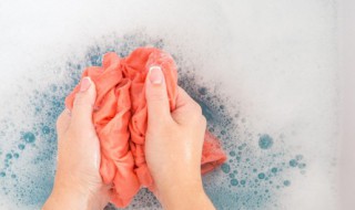 洗衣粉和牙膏能一起洗衣服吗（洗衣粉和牙膏能一起洗衣服吗?）